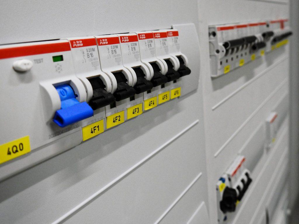 Circuit Breaker switches - phaselectric.com