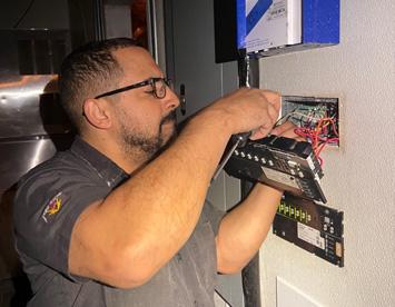 Outlet Installer Electrician Los Angeles