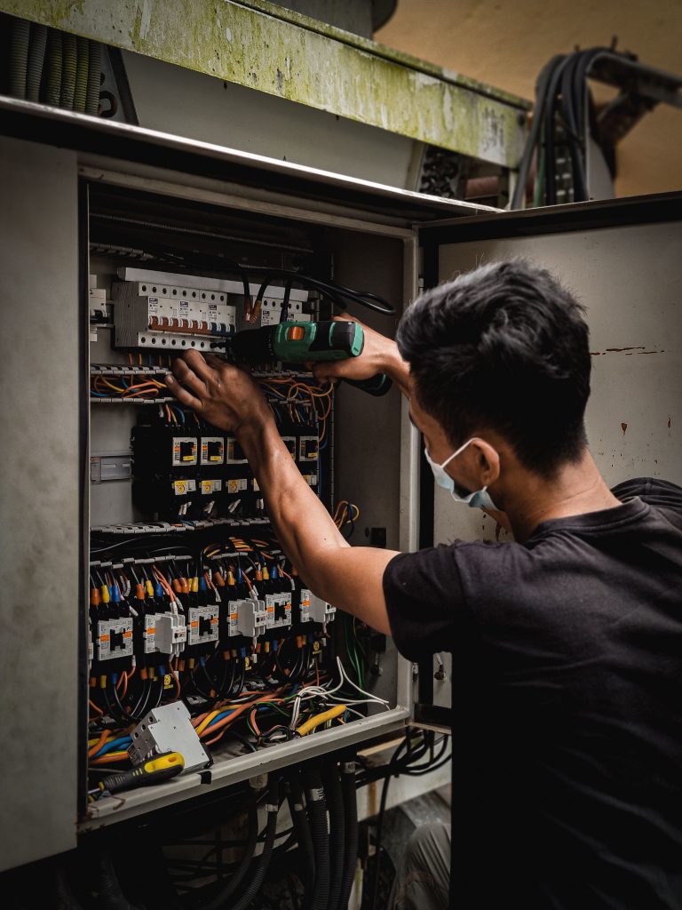 Professional commercial electricians in Los Angeles - Consult Phase Electric.